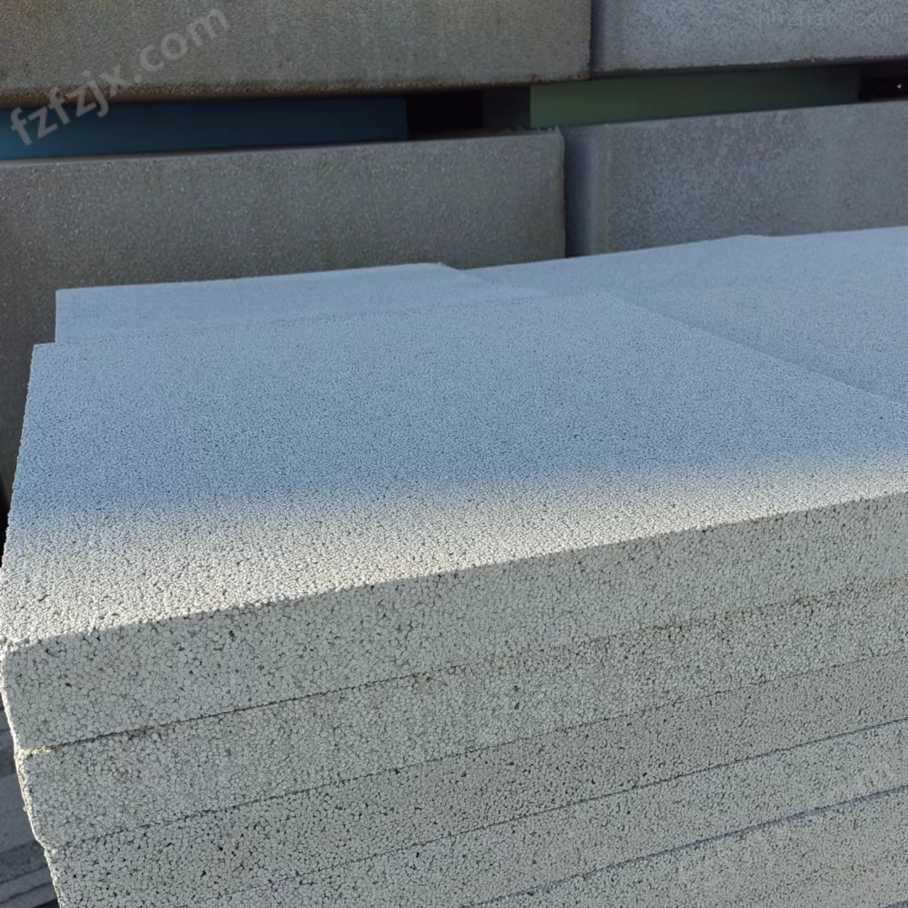 水泥基复合型无机塑化微孔保温板生产流程